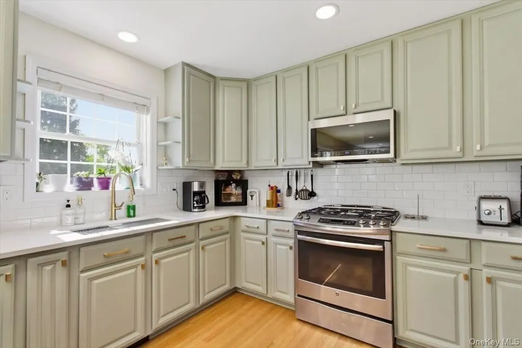 18 Barrett Place Beacon NY 12508