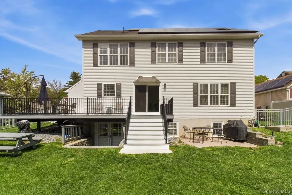 18 Barrett Place Beacon NY 12508