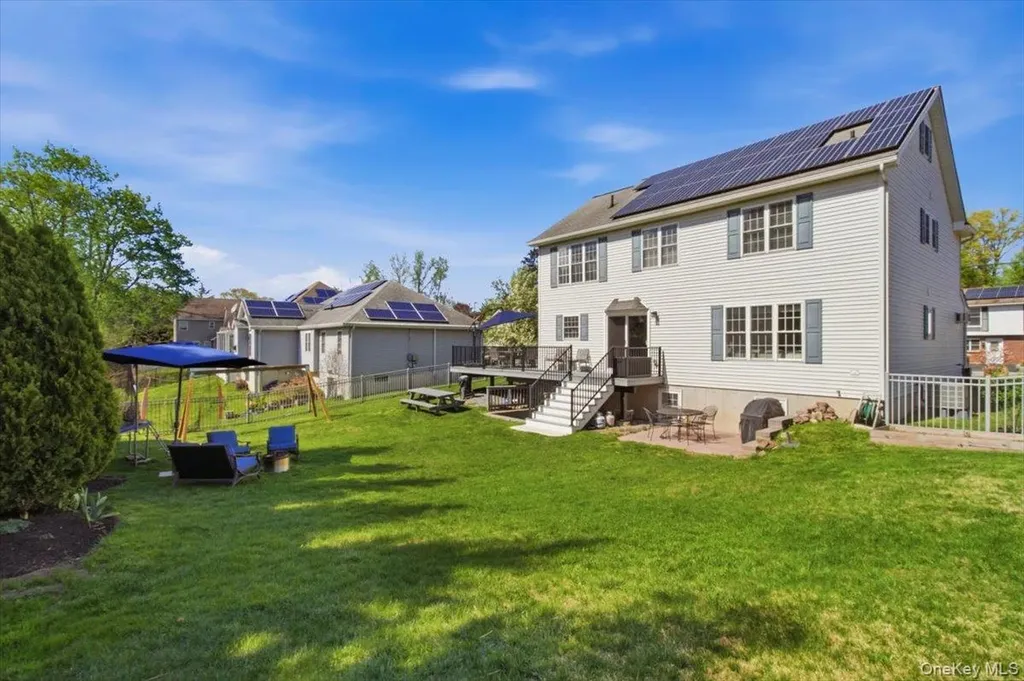 18 Barrett Place Beacon NY 12508