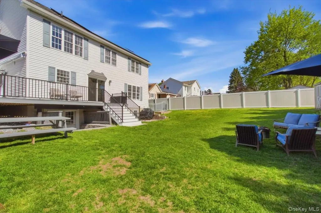 18 Barrett Place Beacon NY 12508