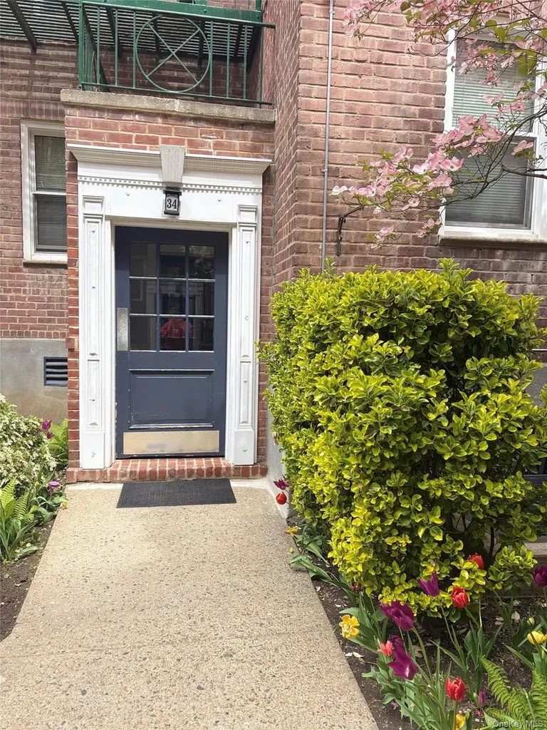 34 Cathedral Avenue Hempstead NY 11550