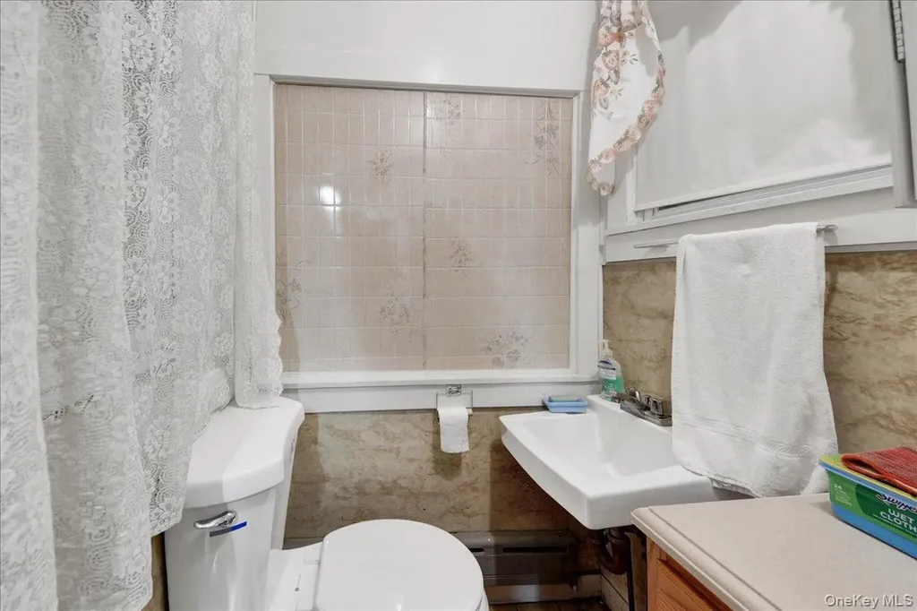 681 E 243rd Street Bronx NY 10470