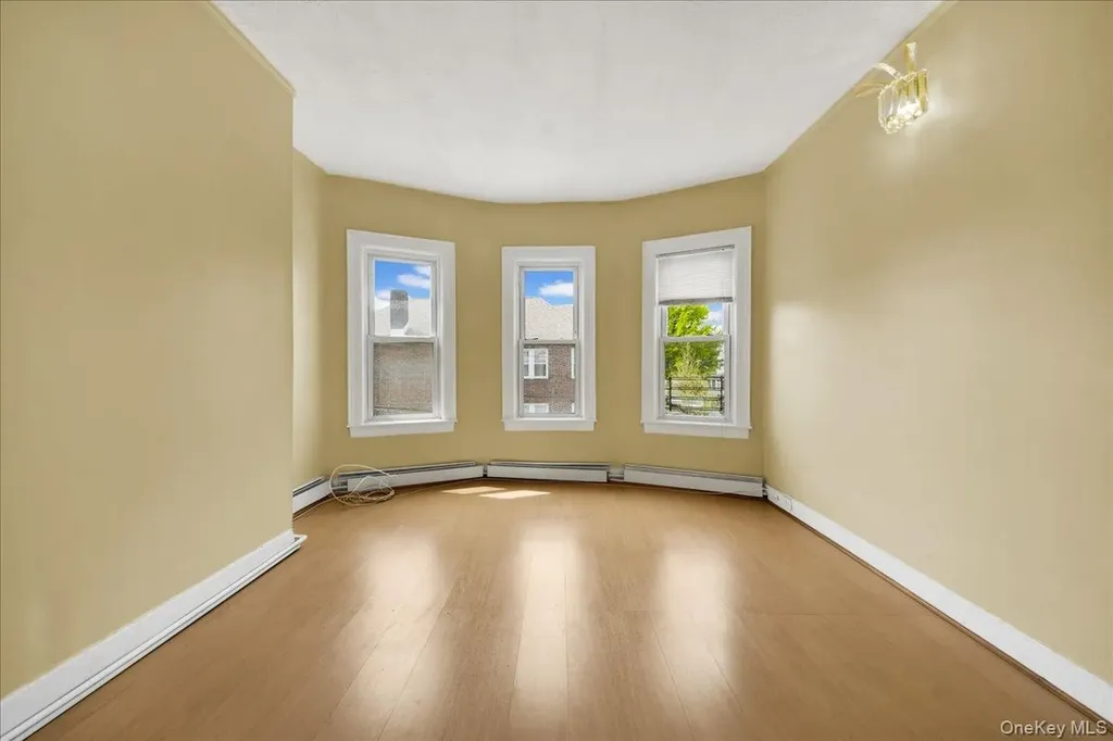 681 E 243rd Street Bronx NY 10470