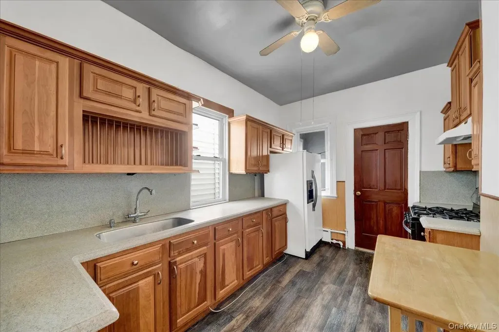 681 E 243rd Street Bronx NY 10470