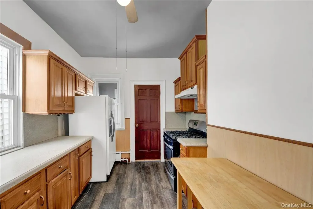 681 E 243rd Street Bronx NY 10470