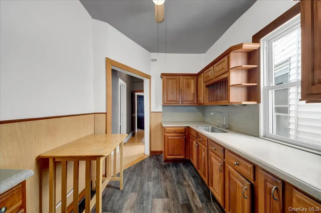 681 E 243rd Street Bronx NY 10470