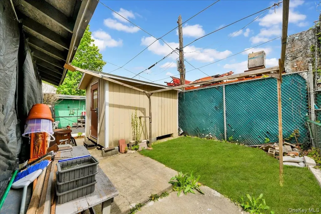 681 E 243rd Street Bronx NY 10470