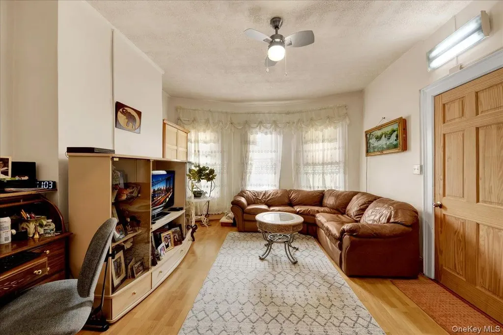 681 E 243rd Street Bronx NY 10470