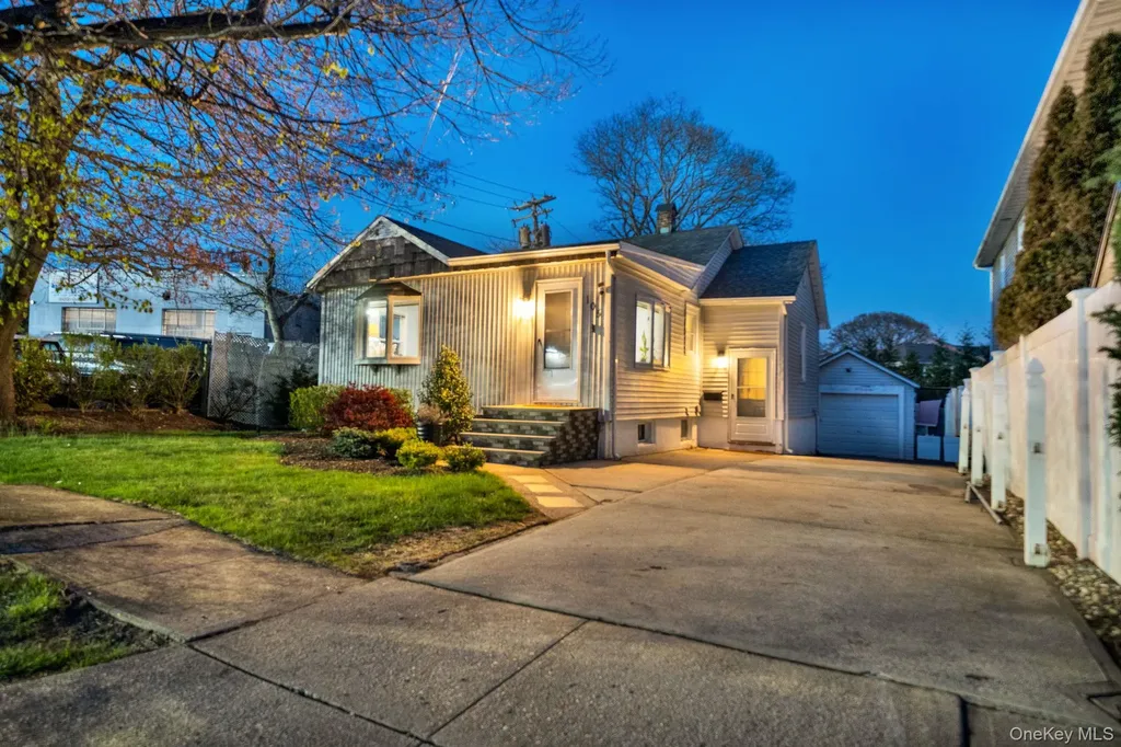 105 Thomas Place Bellmore NY 11710