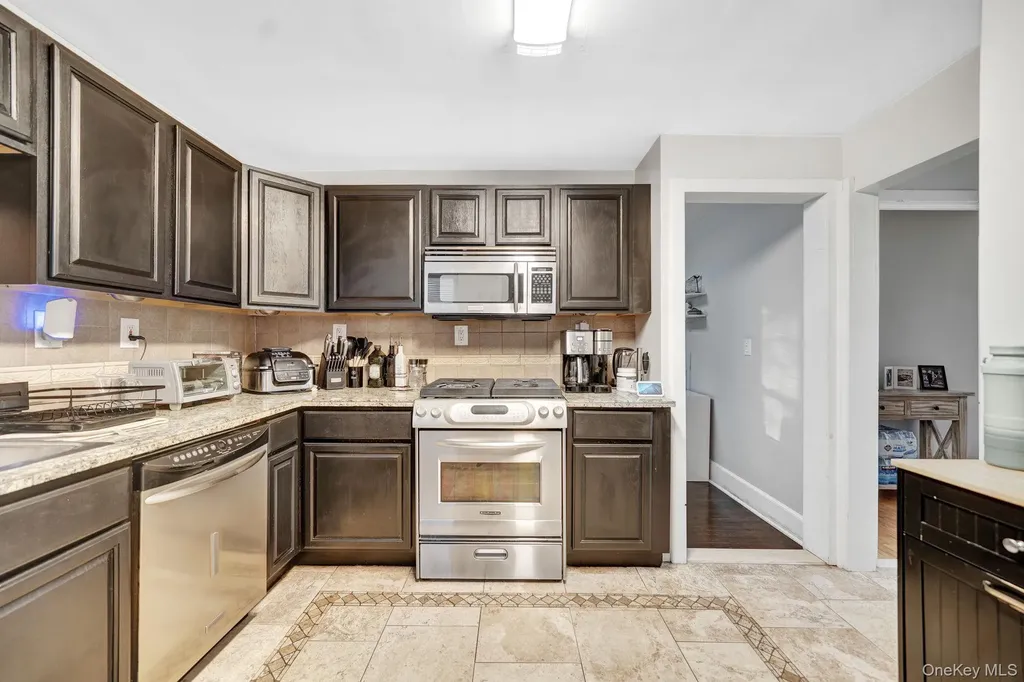 105 Thomas Place Bellmore NY 11710