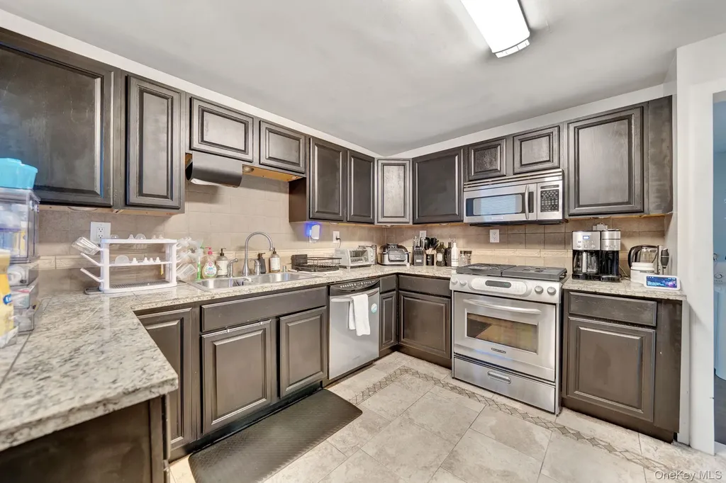 105 Thomas Place Bellmore NY 11710