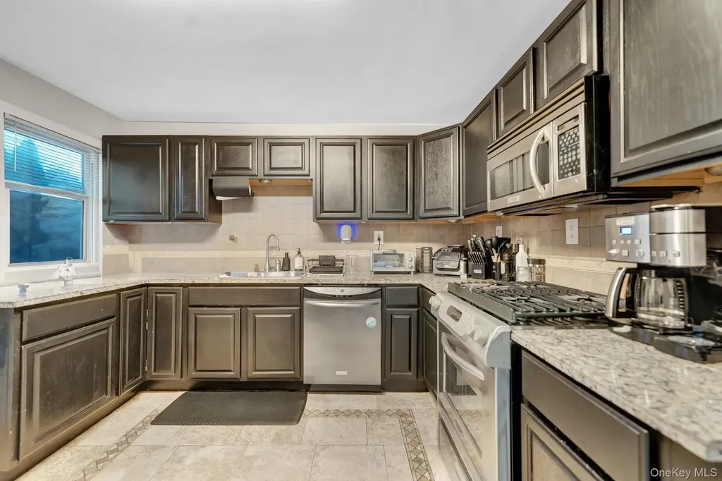 105 Thomas Place Bellmore NY 11710
