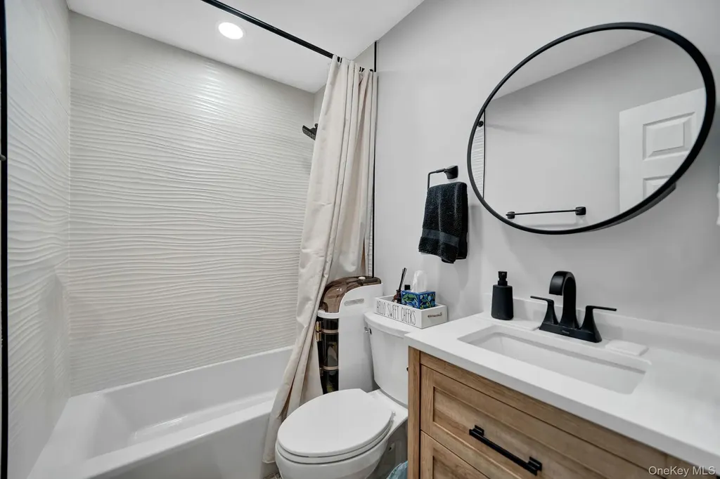 105 Thomas Place Bellmore NY 11710