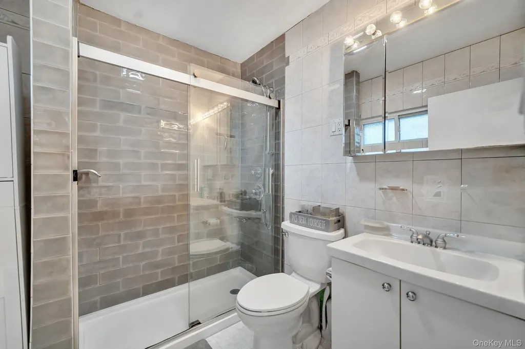 105 Thomas Place Bellmore NY 11710