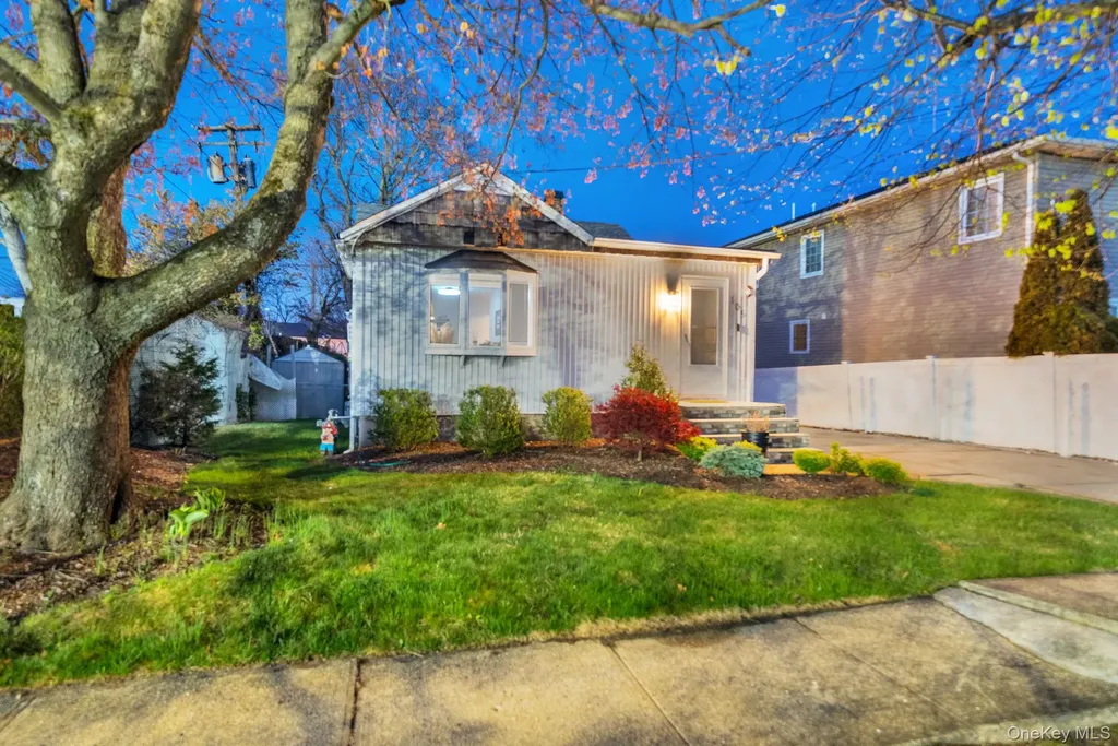 105 Thomas Place Bellmore NY 11710