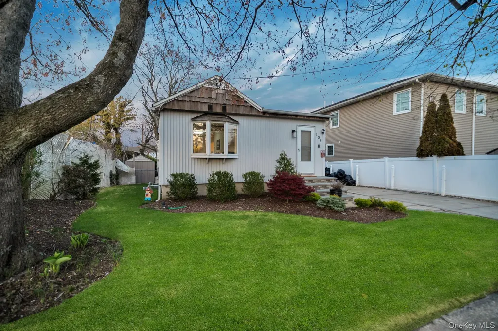 105 Thomas Place Bellmore NY 11710