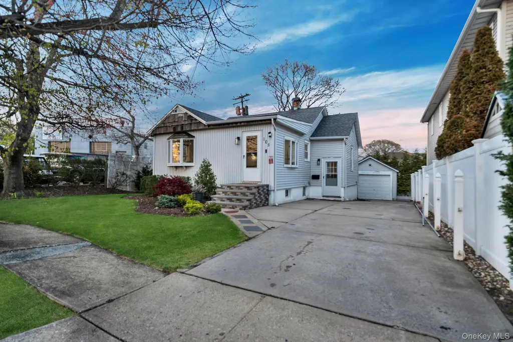 105 Thomas Place Bellmore NY 11710