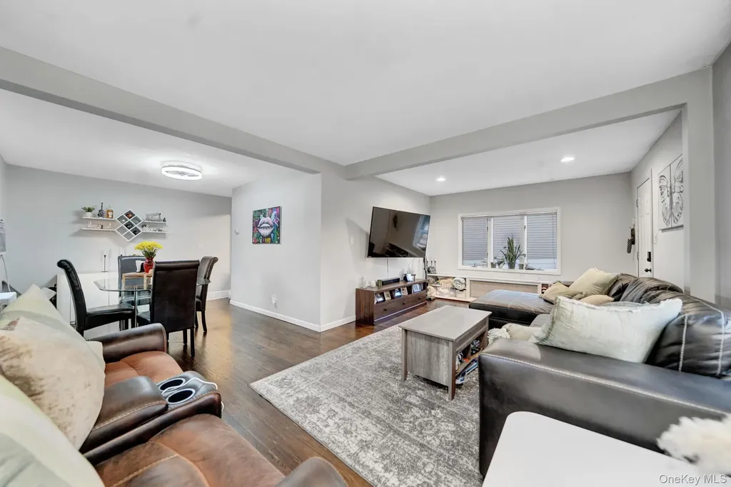 105 Thomas Place Bellmore NY 11710