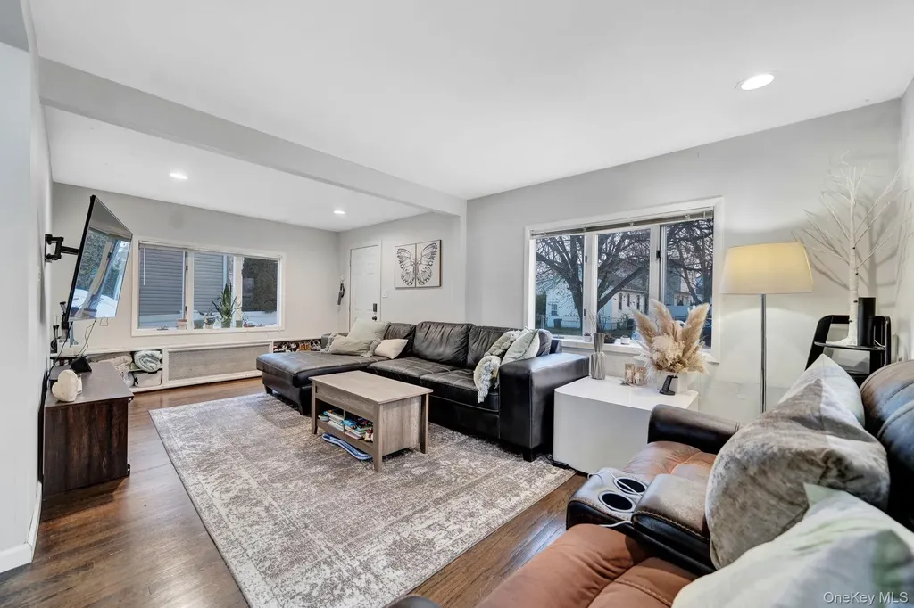 105 Thomas Place Bellmore NY 11710
