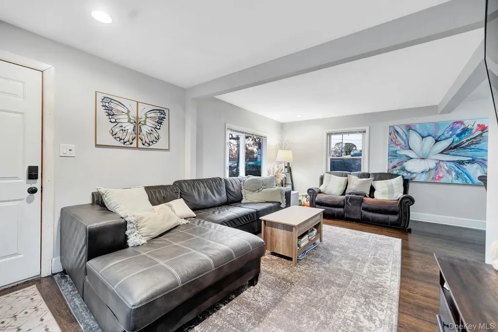 105 Thomas Place Bellmore NY 11710