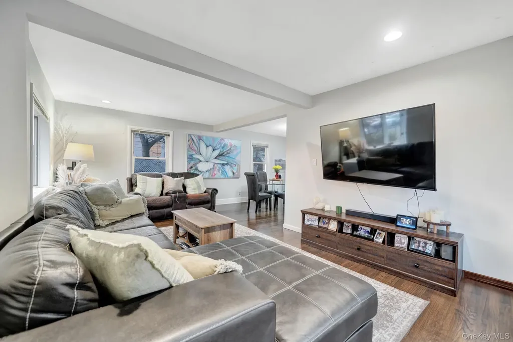 105 Thomas Place Bellmore NY 11710