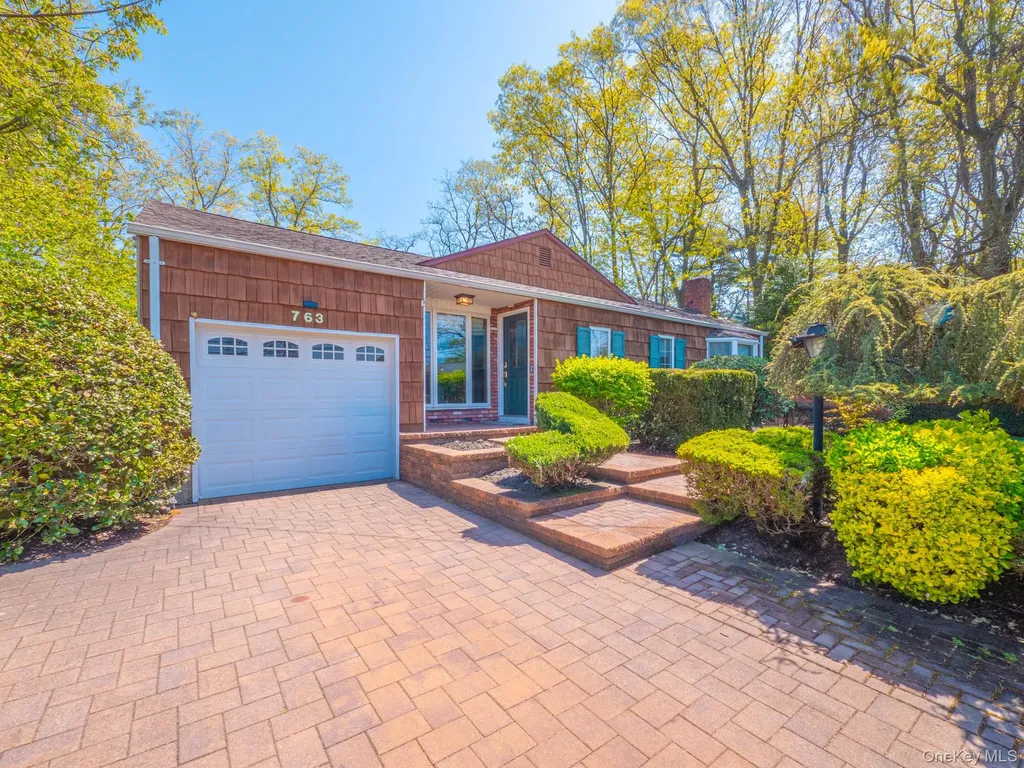763 Pat Drive West Islip NY 11795