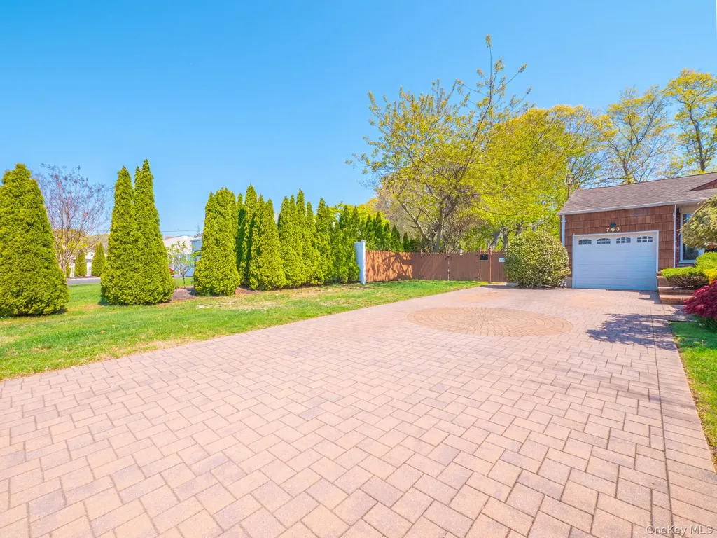 763 Pat Drive West Islip NY 11795
