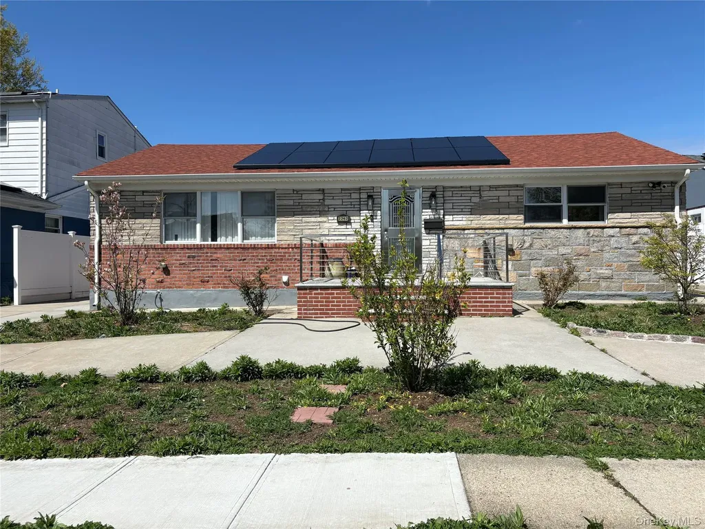 2262 Leighton Road Elmont NY 11003
