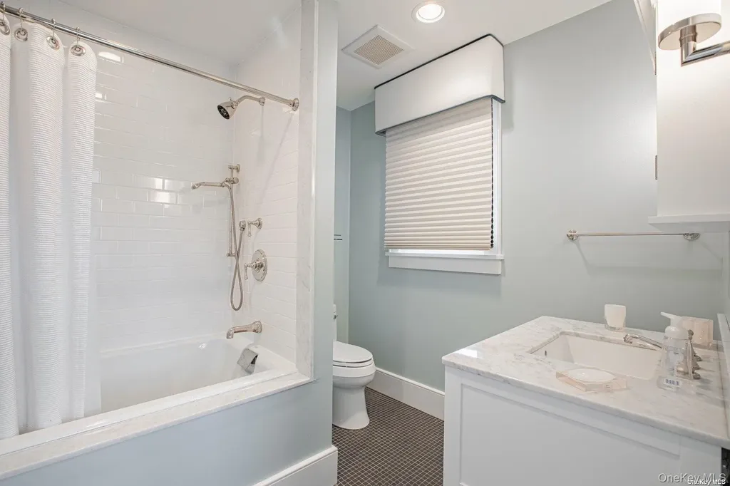 11A Captree Babylon NY 11702