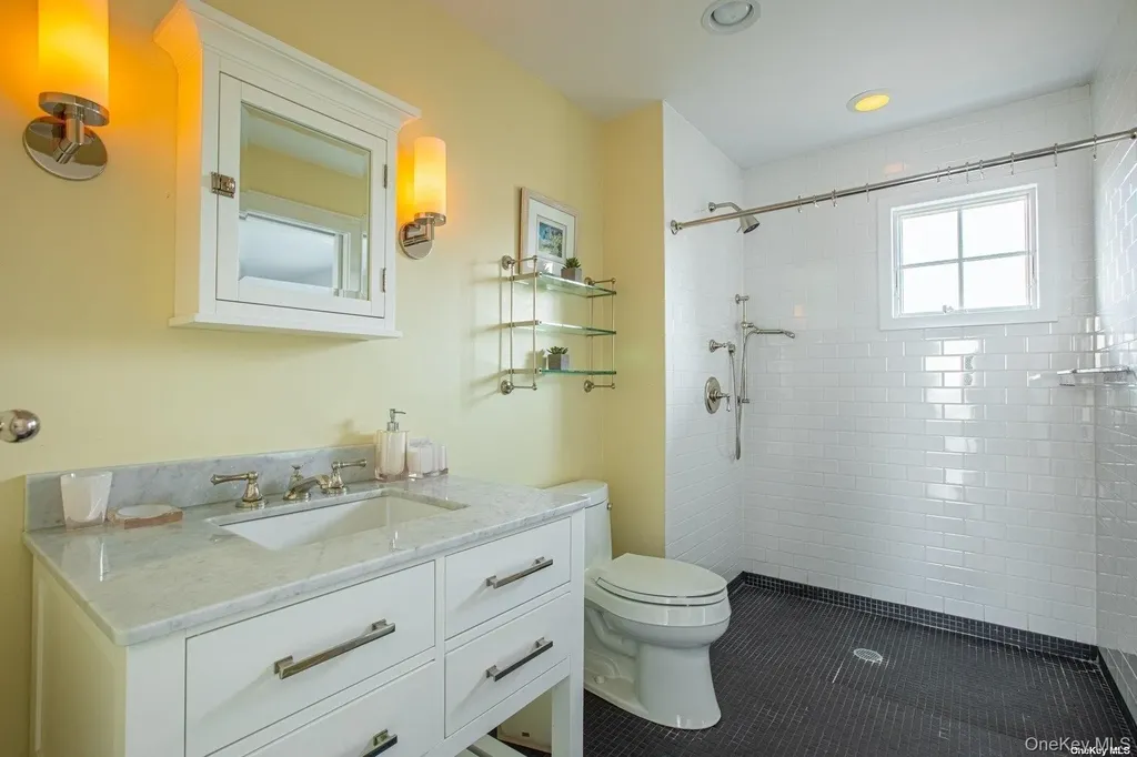11A Captree Babylon NY 11702