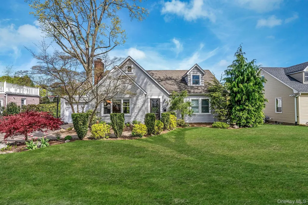 16 Glen Lane Glen Head NY 11545