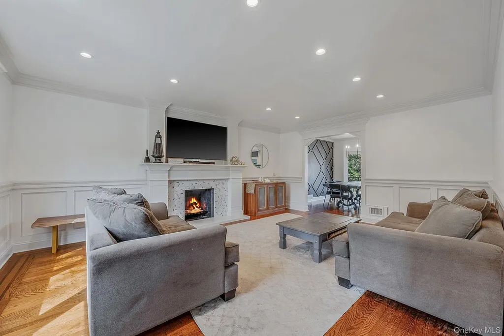 16 Glen Lane Glen Head NY 11545