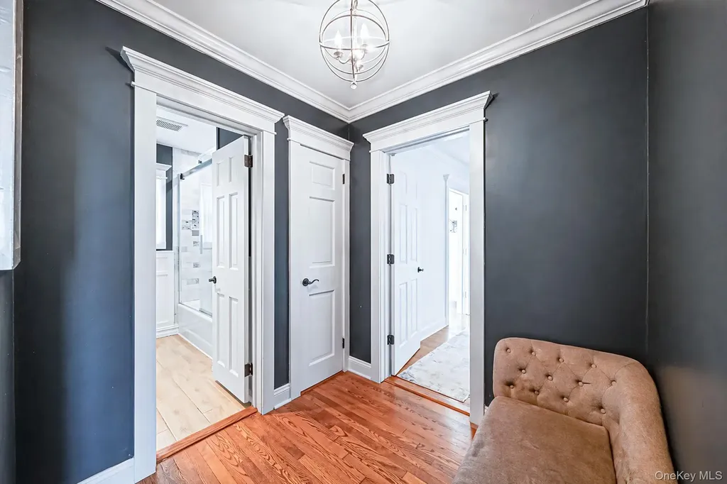 16 Glen Lane Glen Head NY 11545