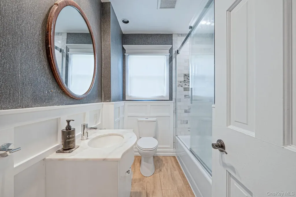 16 Glen Lane Glen Head NY 11545