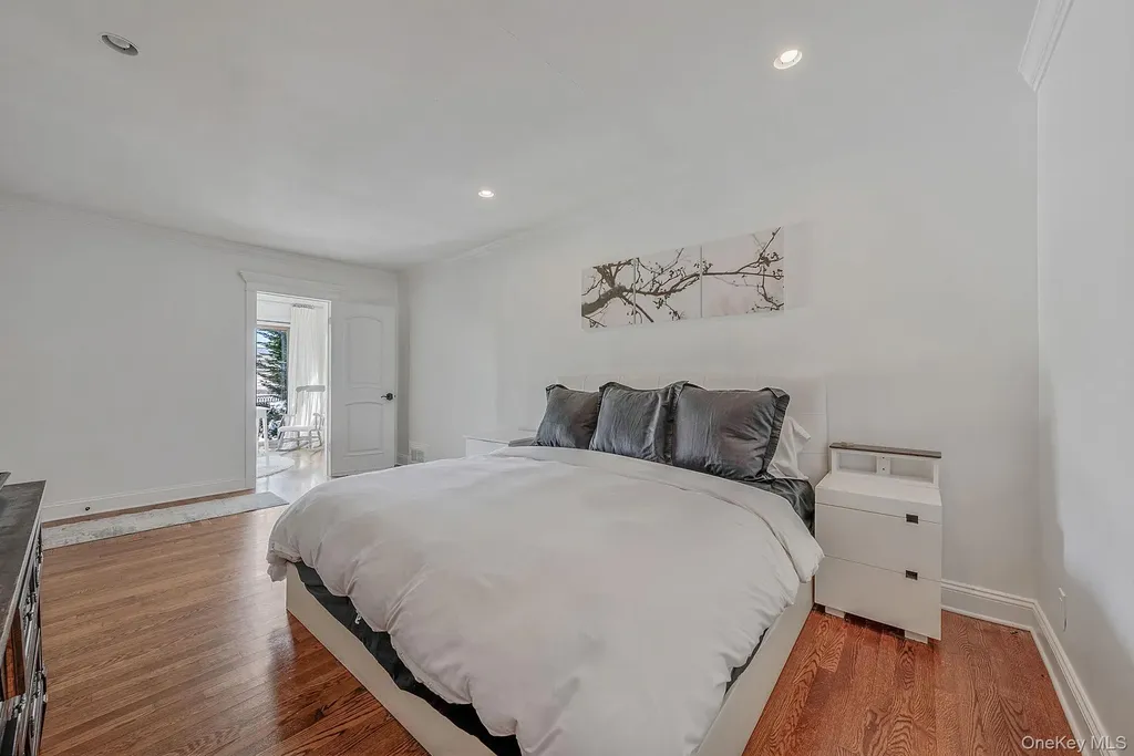 16 Glen Lane Glen Head NY 11545