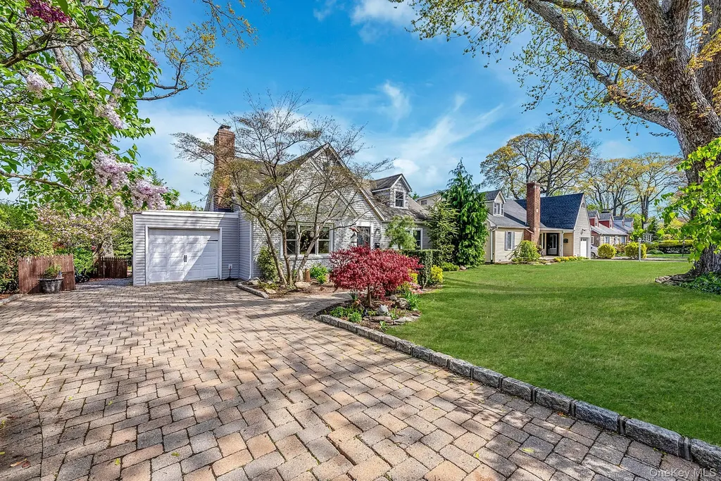 16 Glen Lane Glen Head NY 11545