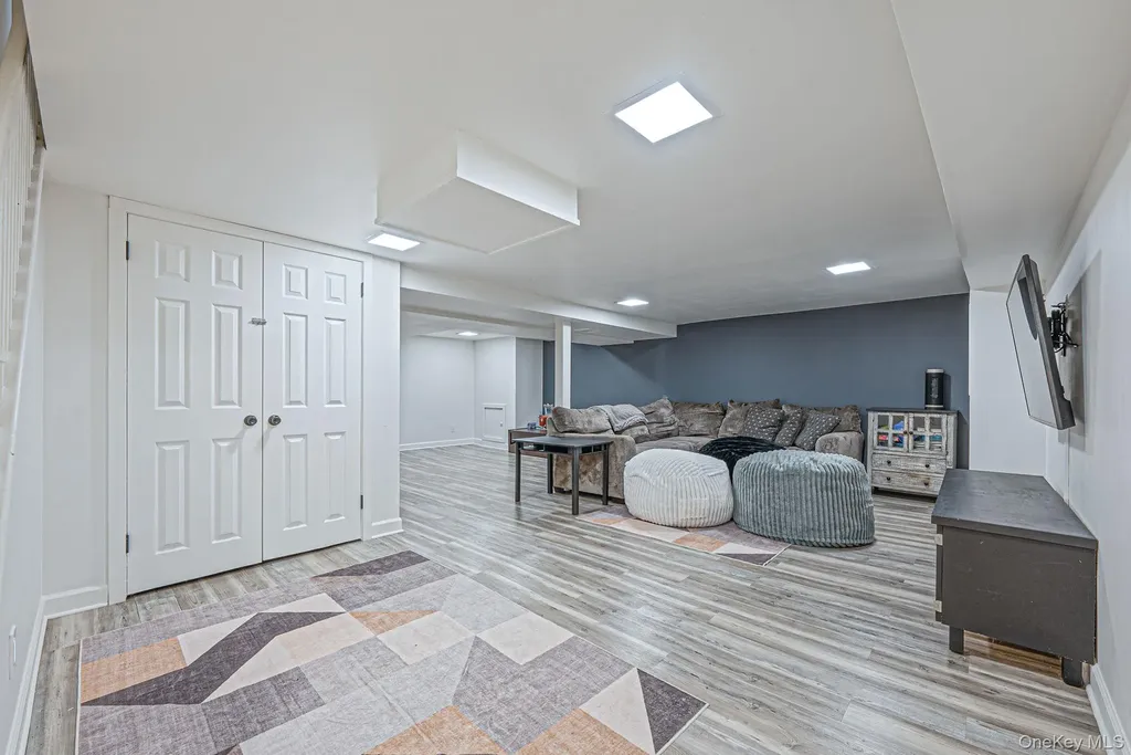 16 Glen Lane Glen Head NY 11545