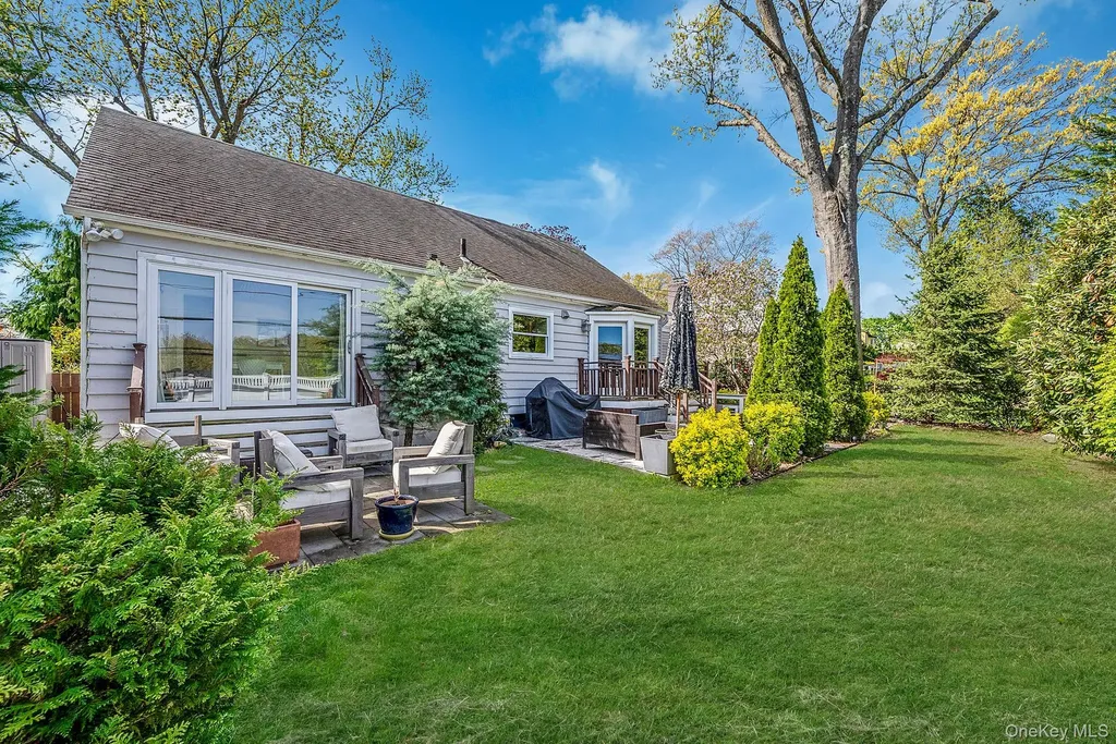 16 Glen Lane Glen Head NY 11545
