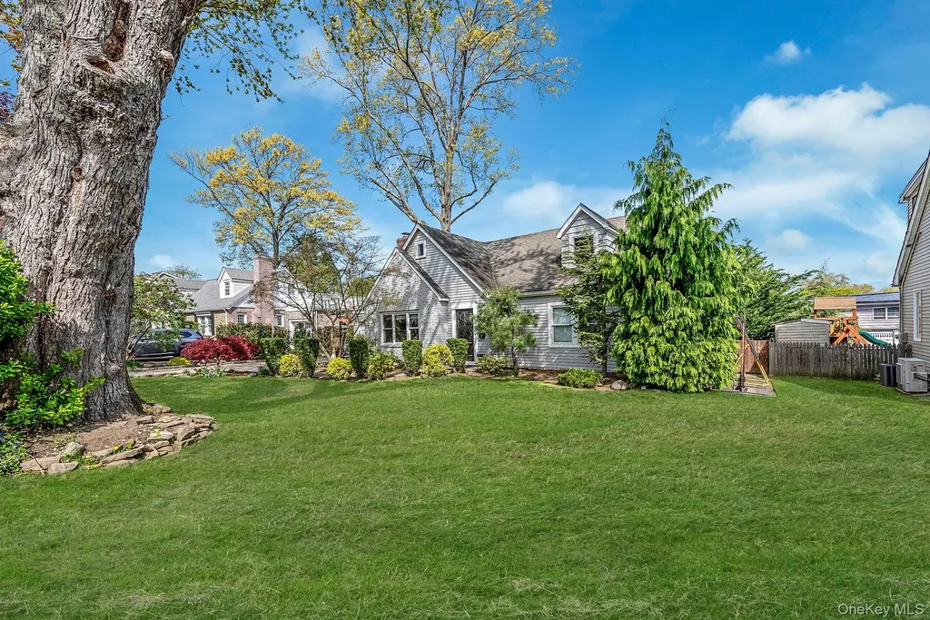 16 Glen Lane Glen Head NY 11545