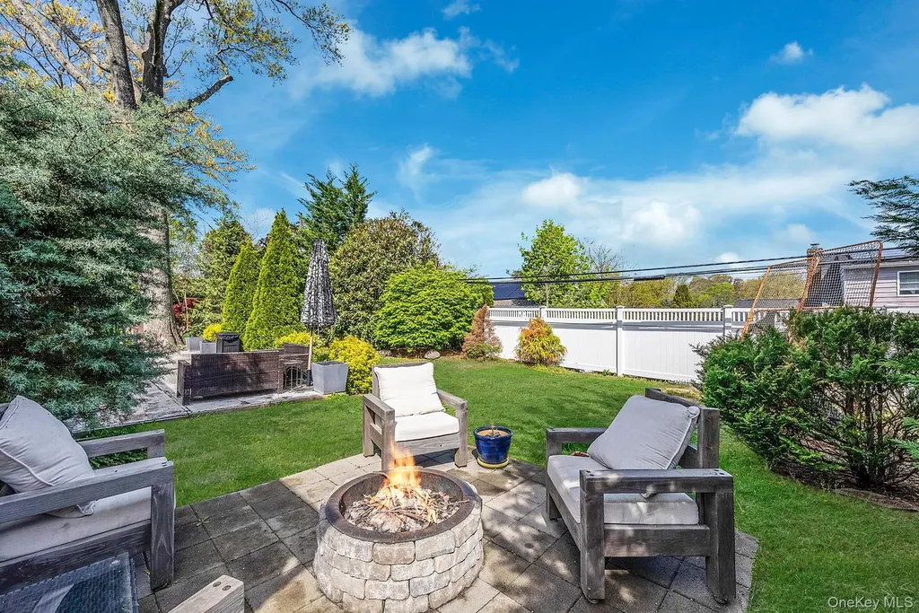 16 Glen Lane Glen Head NY 11545