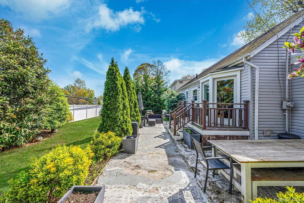 16 Glen Lane Glen Head NY 11545