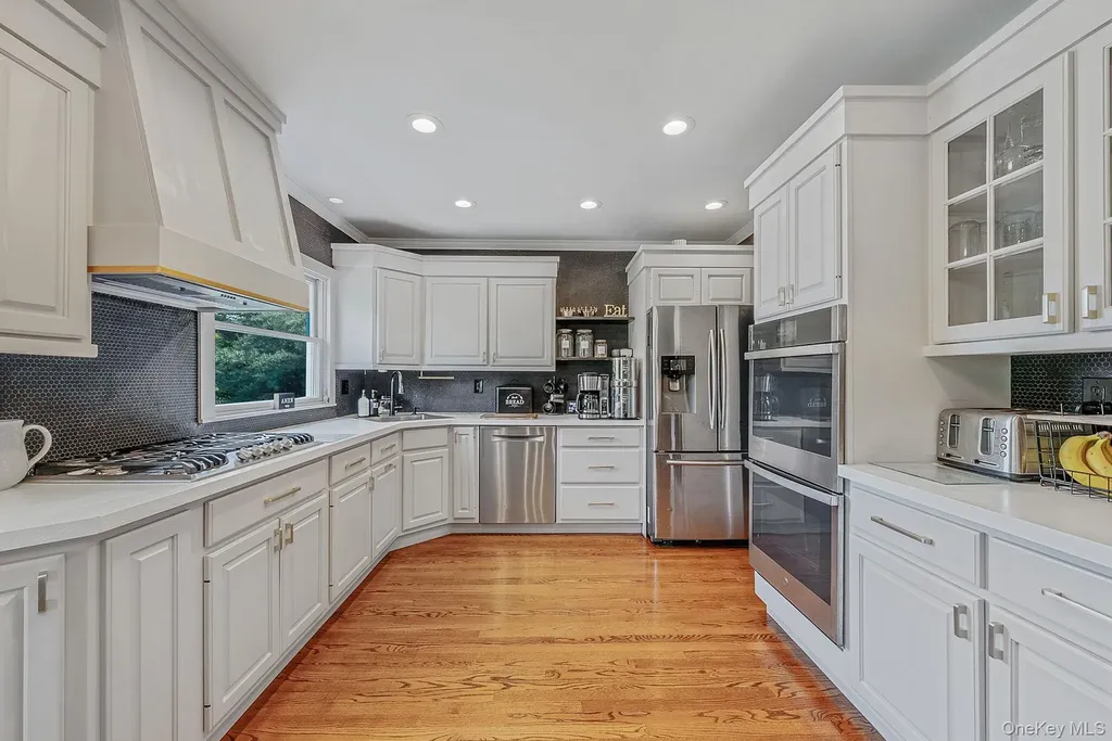 16 Glen Lane Glen Head NY 11545