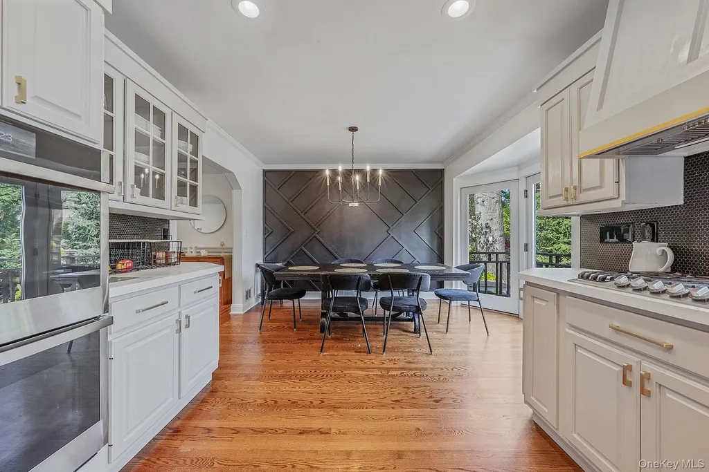 16 Glen Lane Glen Head NY 11545