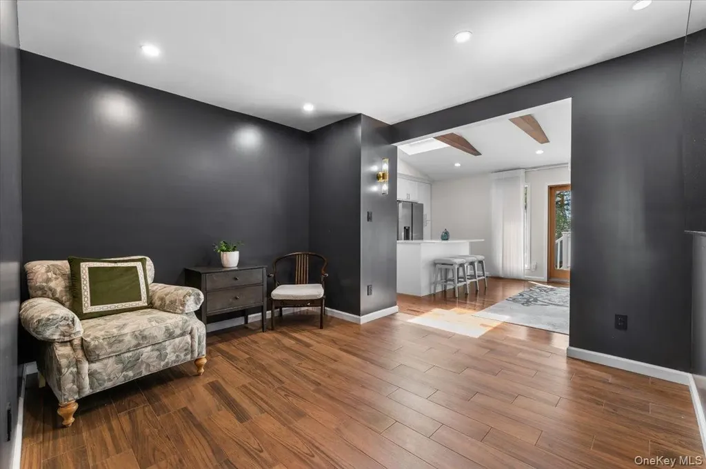 10 Lea Place Albertson NY 11507