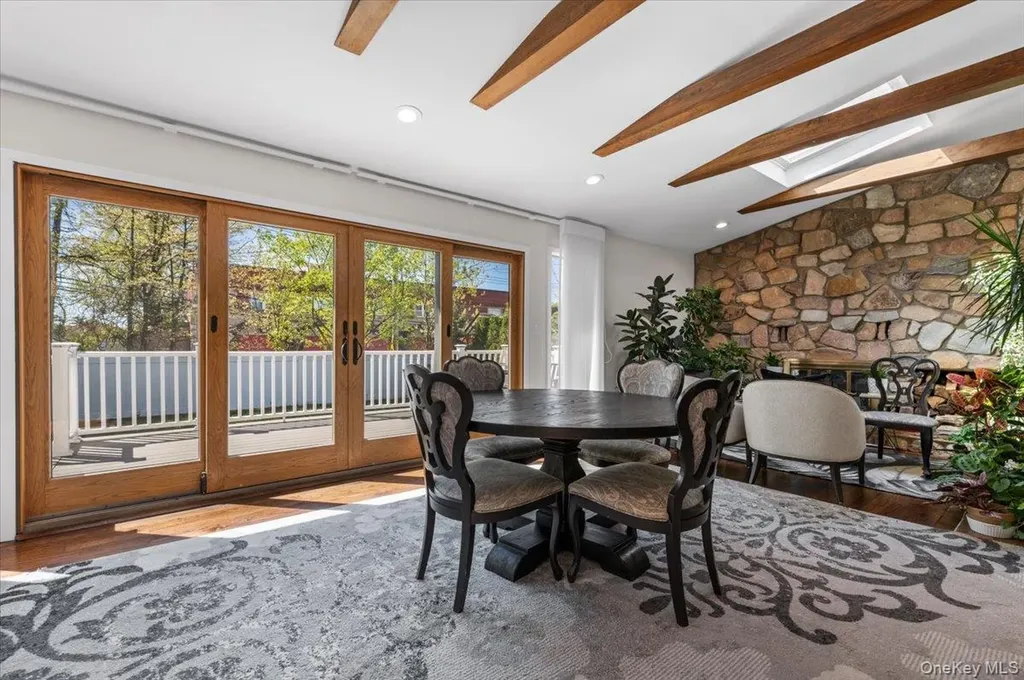10 Lea Place Albertson NY 11507