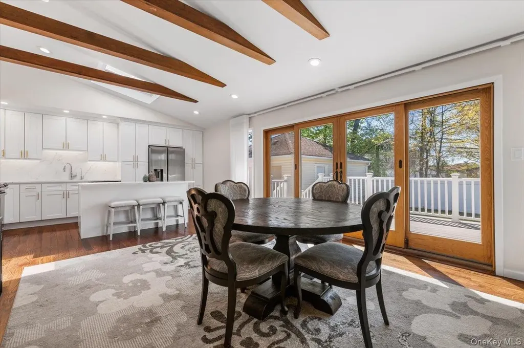 10 Lea Place Albertson NY 11507