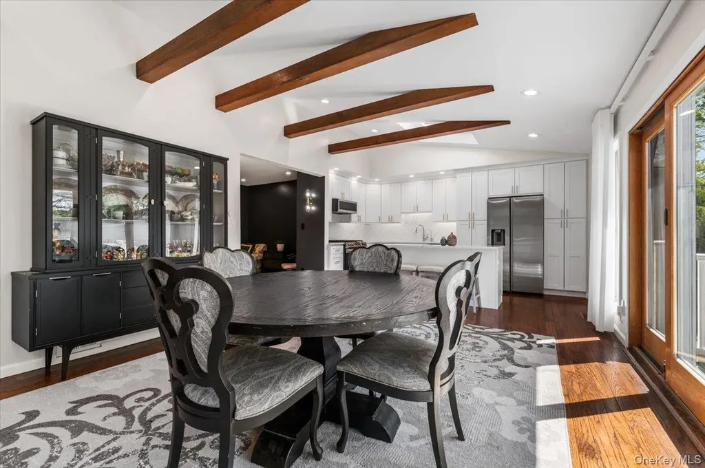 10 Lea Place Albertson NY 11507