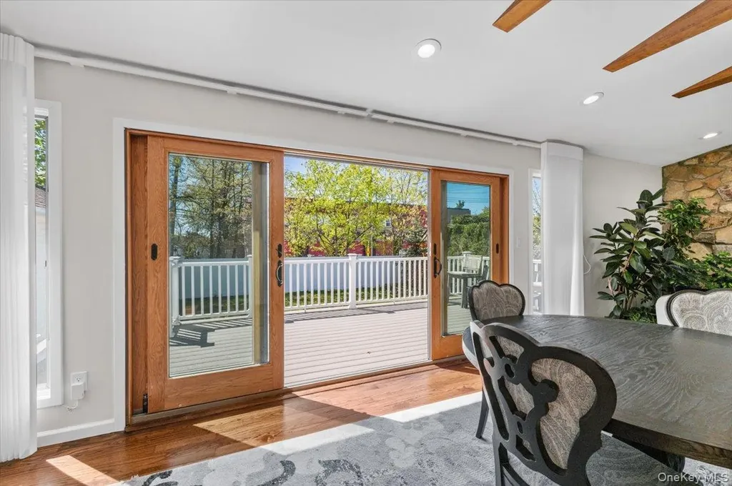 10 Lea Place Albertson NY 11507