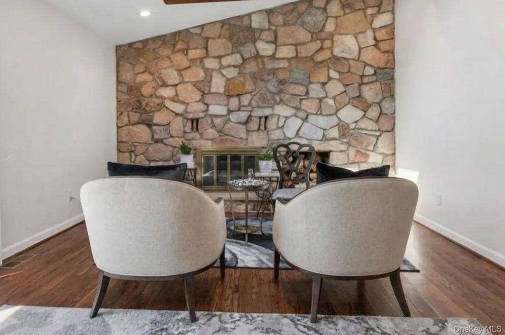 10 Lea Place Albertson NY 11507