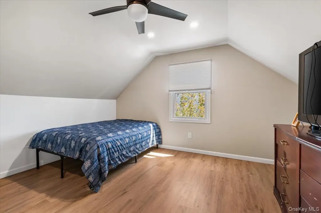 10 Lea Place Albertson NY 11507